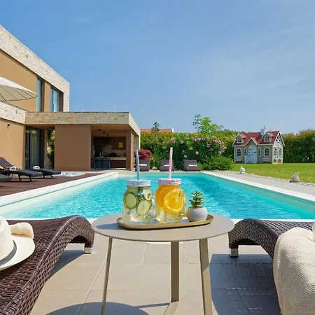 Sanpadeo By Rent Istria * Бртонигла